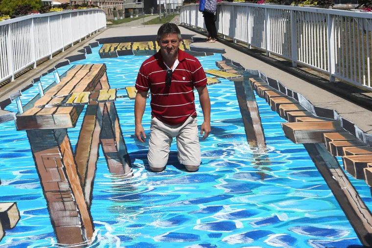 Nova turistička atrakcija u Vukovaru: 3D crtež drvenog mosta oduševljava prolaznike koji prelaze preko Vuke