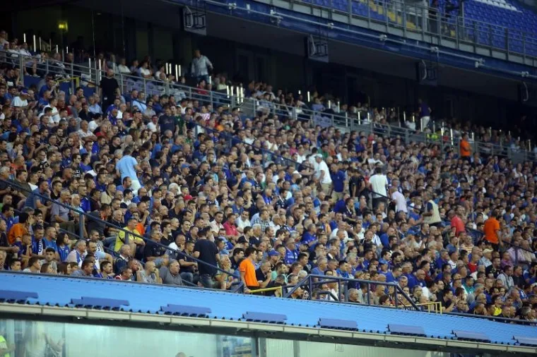 DOŽIVITE ATMOSFERU: Pogledajte kako izgledaju tribine Dinamovog stadiona u utakmici protiv Vardara