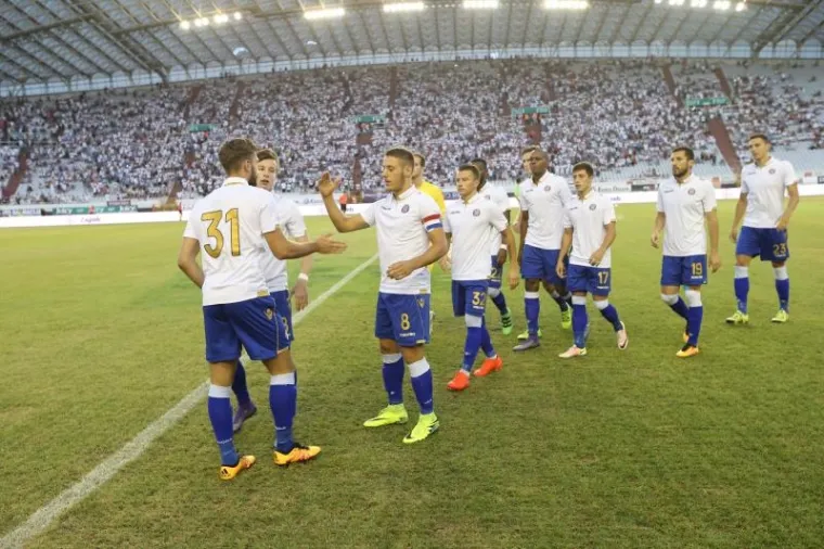 OSJETITE DAŠAK ATMOSFERE S POLJUDA: Ovako je izgledala Hajdukova bitka s Rumunjima