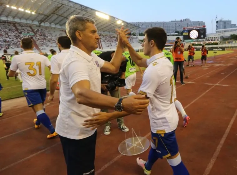 OSJETITE DAŠAK ATMOSFERE S POLJUDA: Ovako je izgledala Hajdukova bitka s Rumunjima