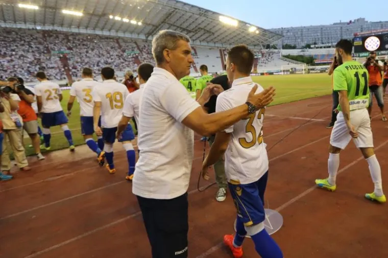 OSJETITE DAŠAK ATMOSFERE S POLJUDA: Ovako je izgledala Hajdukova bitka s Rumunjima