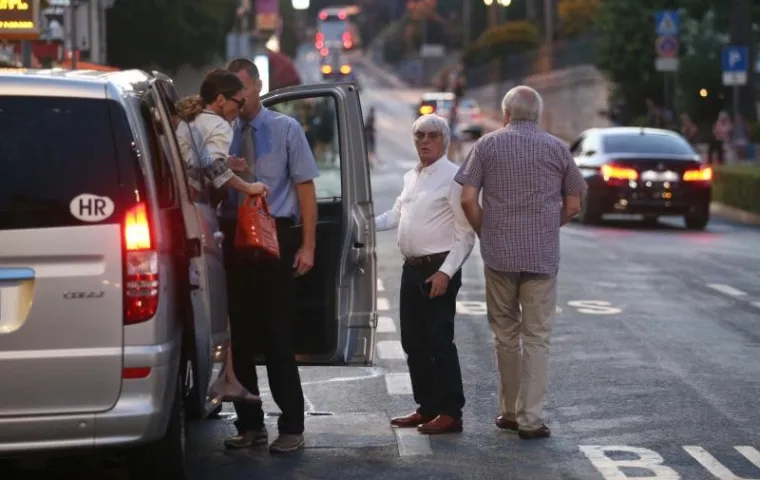 BIVŠA I SADAŠNJA DRŽALE SE ZA RUKE: Bernie Ecclestone večerao i šetao sa Slavicom i Fabianom u Dubrovniku