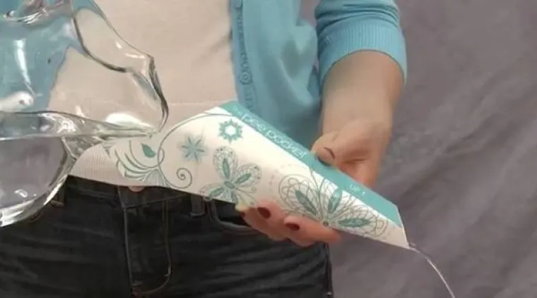 Tuljac za mokrenje, namijenjen ženama koje žele urinirati stojećki.