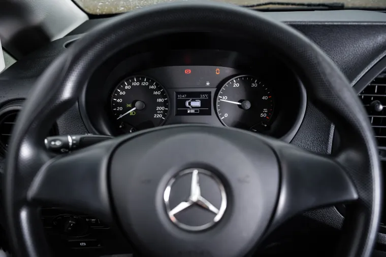 Upravljač više podsjeća na onaj osobnog automobila nego kombija