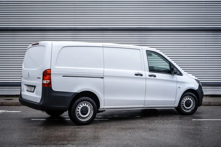 Dostavnjak nema po sebi nikakvih posebnih detalja