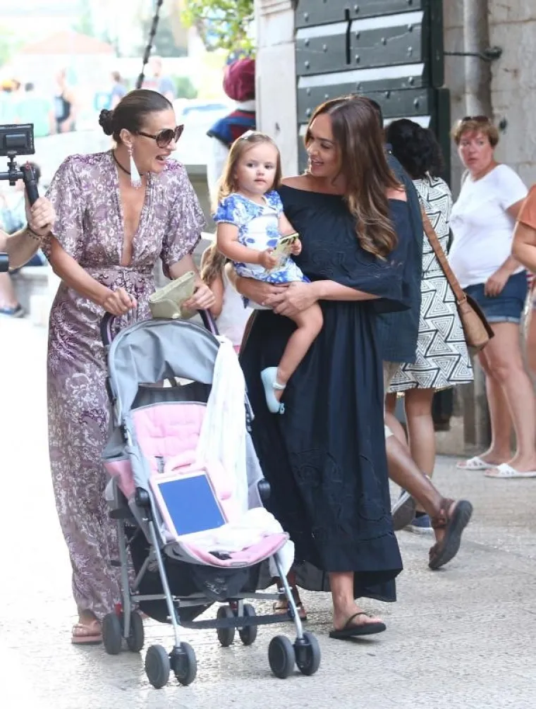 Tamara Ecclestone i majka Slavica prošetale su se Dubrovnikom i na večeru sjele u lokalni restoran