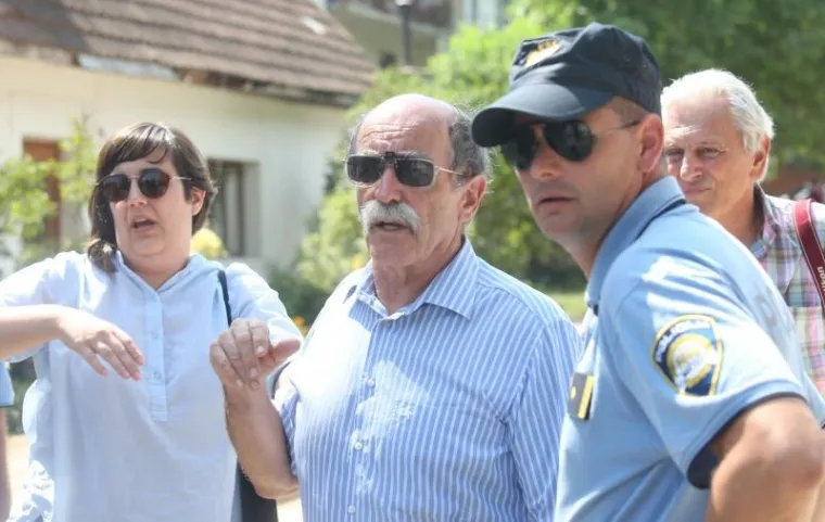 OBILJEŽAVANJE DANA ANTIFAŠISTIČKOG USTANKA: Prosvjednici ometali proslavu u Srbu