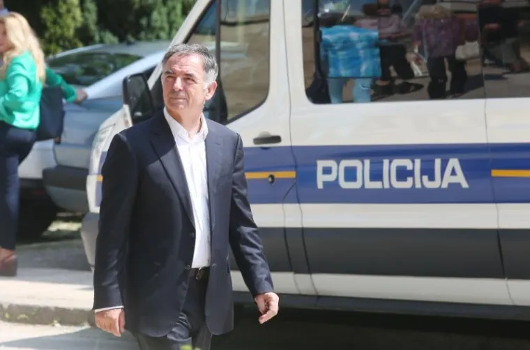 OBILJEŽAVANJE DANA ANTIFAŠISTIČKOG USTANKA: Prosvjednici ometali proslavu u Srbu