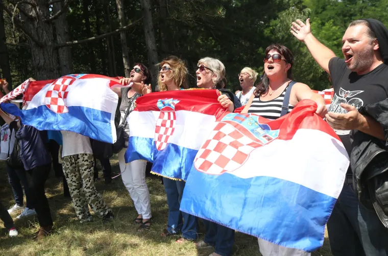 Srb: 75. obljetnica antifa&scaron;ističkog ustanka uz prosvjedni skup A-HSP