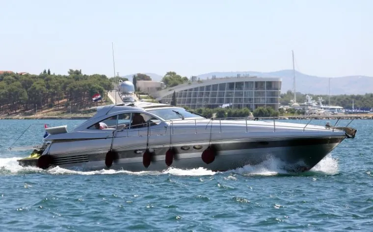 POD HRVATSKOM ZASTAVOM: Lepa Brena &Scaron;ibenčanima pokazala kako je seksi i u 55-oj