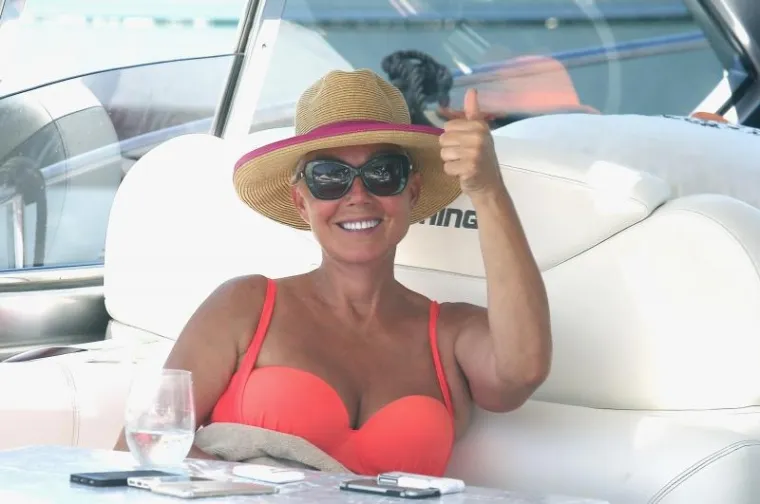 POD HRVATSKOM ZASTAVOM: Lepa Brena &Scaron;ibenčanima pokazala kako je seksi i u 55-oj