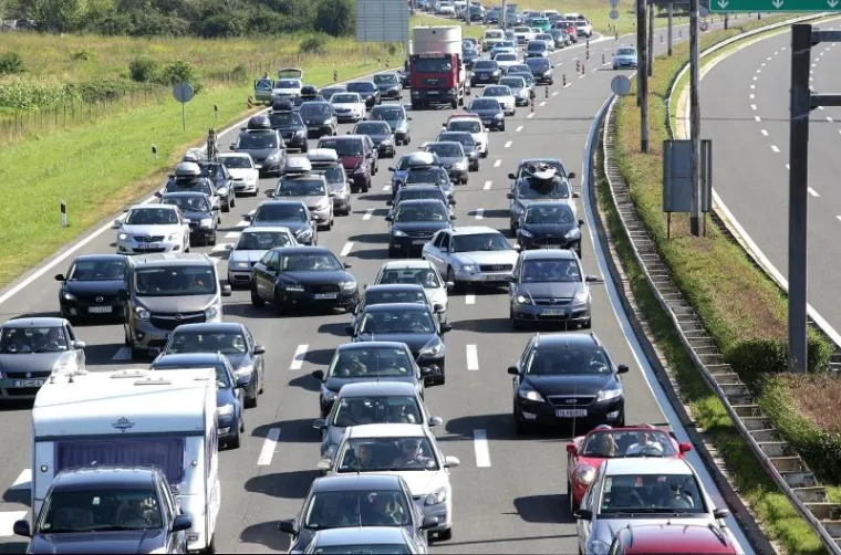 KAOS U PROMETU: Duge kolone na naplatnim kućicama Lučko