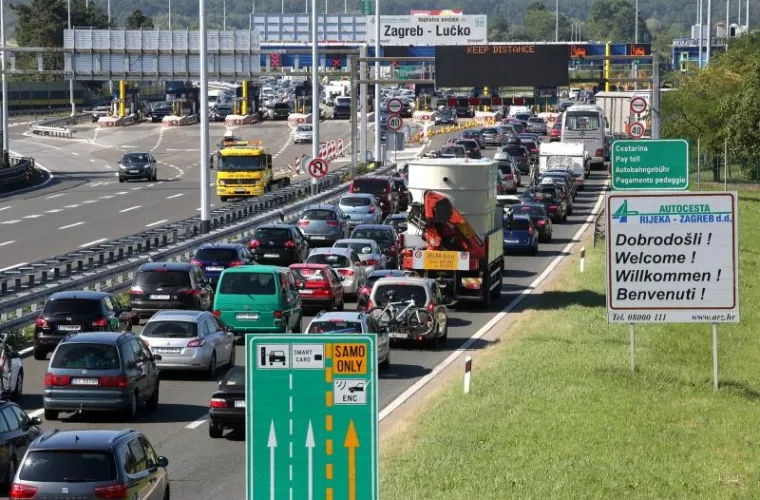 KAOS U PROMETU: Duge kolone na naplatnim kućicama Lučko