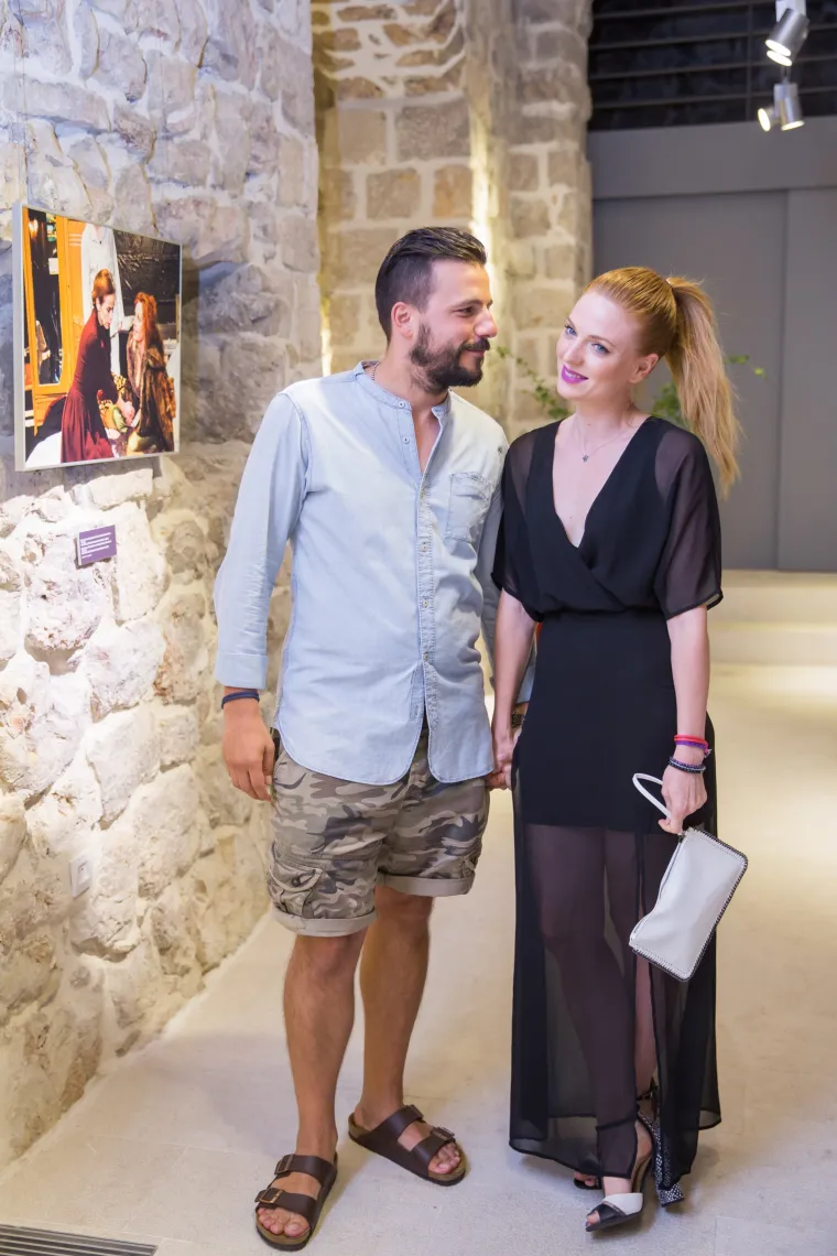 Ljubav cvate: lijepa Nata&scaron;a Janjić prvi put snimljena u javnosti s novim dečkom