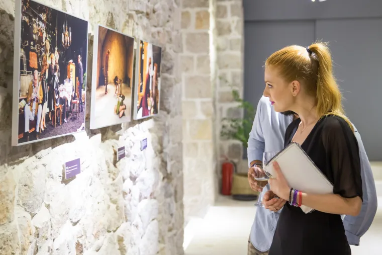 Ljubav cvate: lijepa Nata&scaron;a Janjić prvi put snimljena u javnosti s novim dečkom