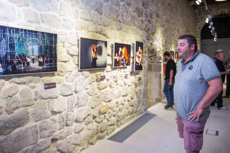 Ljubav cvate: lijepa Nata&scaron;a Janjić prvi put snimljena u javnosti s novim dečkom