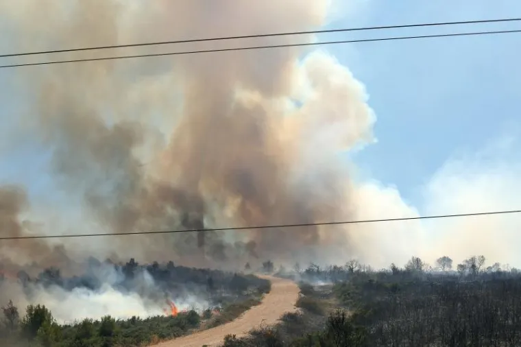 Veliki požari haraju Dalmacijom