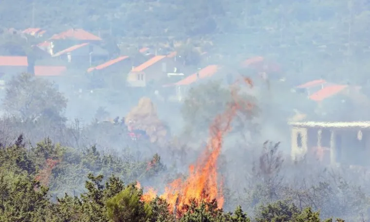 Veliki požari haraju Dalmacijom