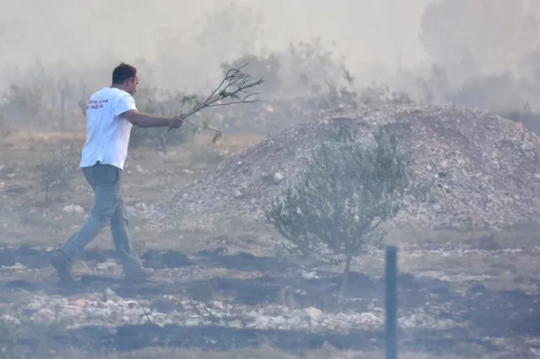 Veliki požari haraju Dalmacijom