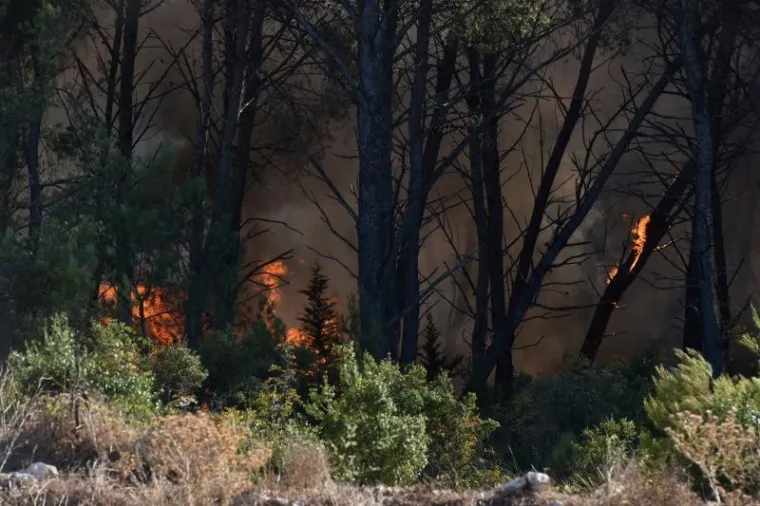 Veliki požari haraju Dalmacijom
