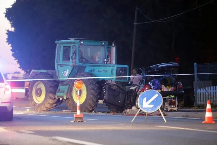 JEZIVE FOTOGRAFIJE: Poginuli otac i 11-godi&scaron;nji sin, majka i drugo dijete prebačeni u bolnicu