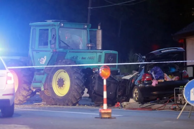 JEZIVE FOTOGRAFIJE: Poginuli otac i 11-godi&scaron;nji sin, majka i drugo dijete prebačeni u bolnicu