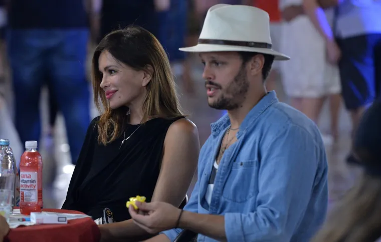 Sretna mala obitelj: Severina, Igor i Aleksandar zagrljeni pro&scaron;etali Stradunom