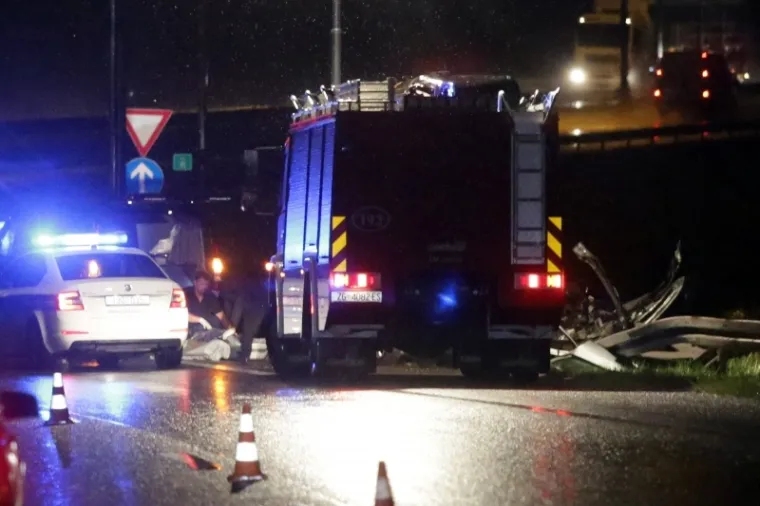 DVOJE MRTVIH U ZAGREBU: Teška nesreća na Jankomiru, automobilom se zabili u stup