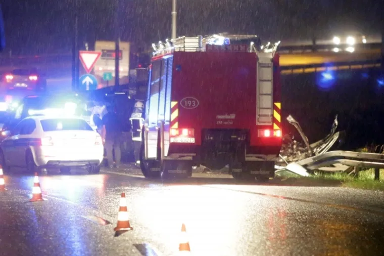 DVOJE MRTVIH U ZAGREBU: Teška nesreća na Jankomiru, automobilom se zabili u stup