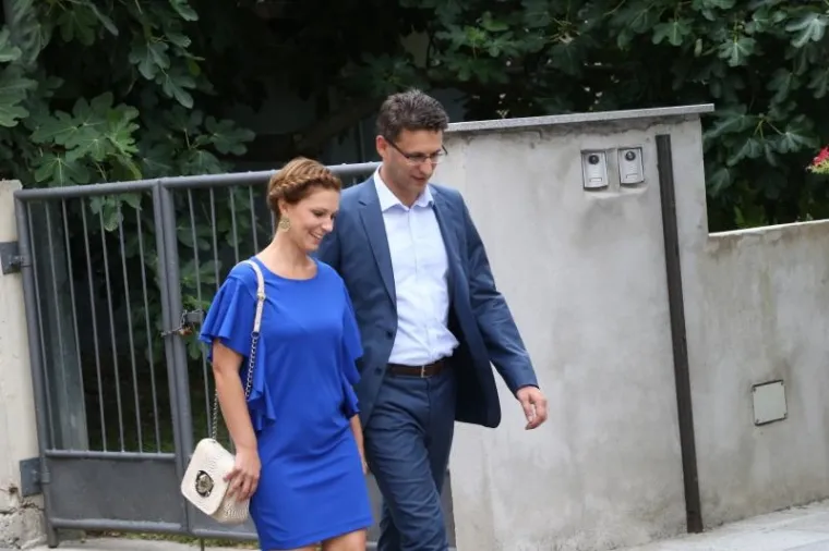 SINJSKA ALKA: Brojni političari stigli u grad, pozornost privlačila elegantna supruga Bože Petrova