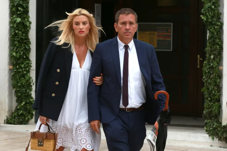 Političari nahrupili na Sinjsku alku: stigli HDZ-ovci i Mostovci, predsjednicu alkari iznenadili cvijećem