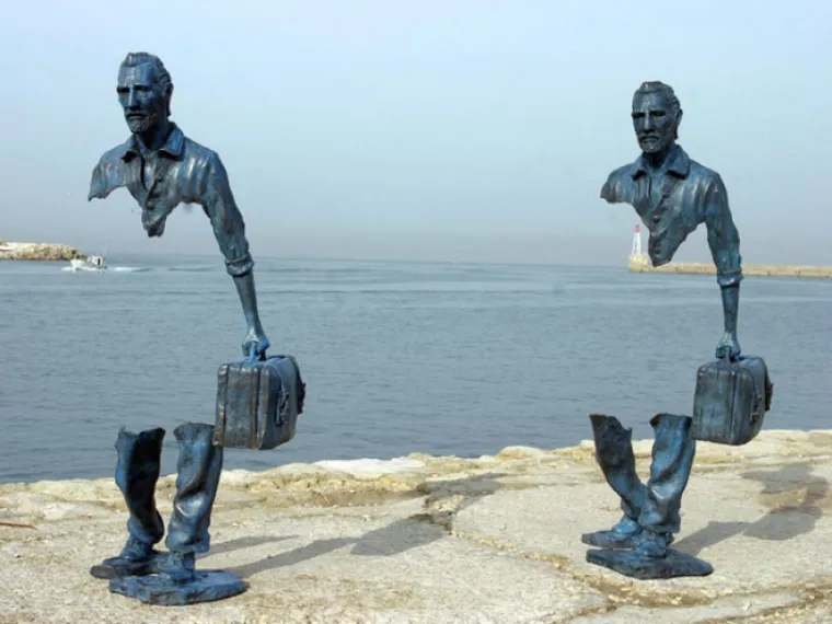 U galeriji smo okupili skulpture snimljene diljem svijeta, a koje pokazuju kako se na maštovit način s javnim prostorom nose oni koji nemaju baš toliko narodnih heroja kao mi...