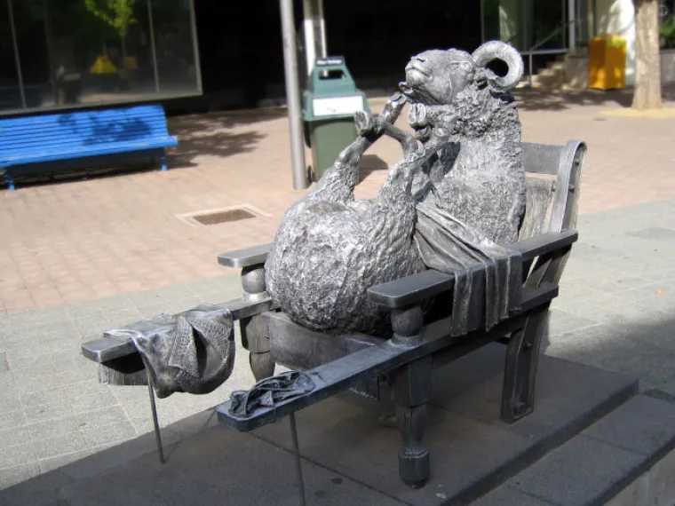 ČUDO NEVIĐENO! Ovako izgledaju gradovi koji su umjesto narodnih heroja podigli umjetničke skulpture