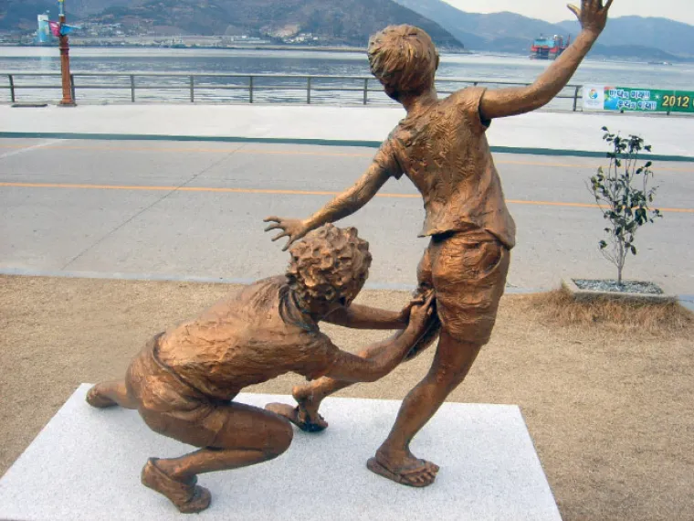 ČUDO NEVIĐENO! Ovako izgledaju gradovi koji su umjesto narodnih heroja podigli umjetničke skulpture