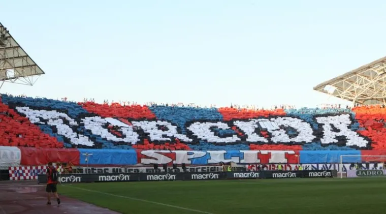 PAKLENA ATMOSFERA NA POLJUDU: Torcida odu&scaron;evila sve prekrasnom koreografijom