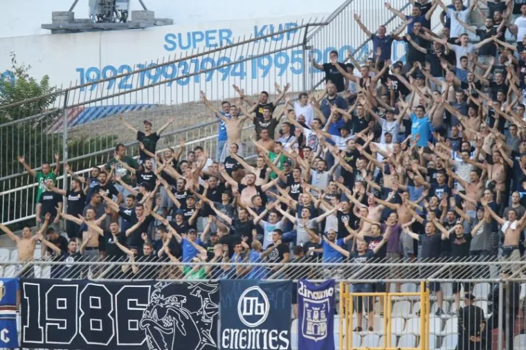 PAKLENA ATMOSFERA NA POLJUDU: Torcida odu&scaron;evila sve prekrasnom koreografijom