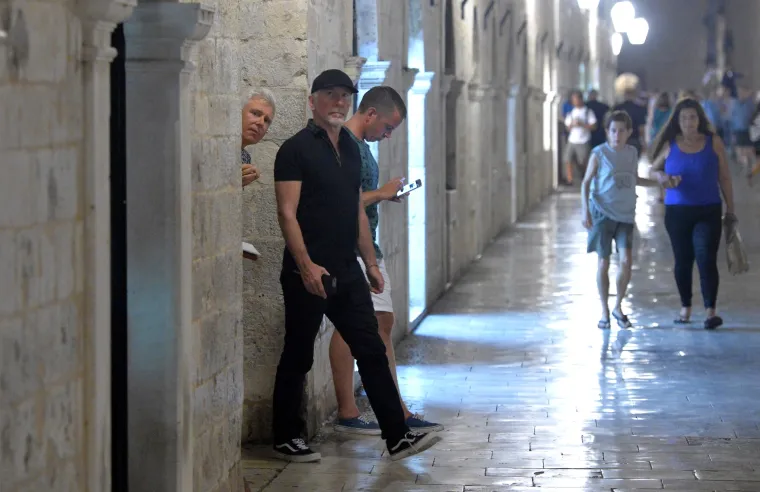 Adam Clayton i The Edge sa suprugama prošetali Stradunom