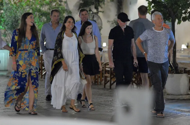 Adam Clayton i The Edge sa suprugama pro&scaron;etali Stradunom