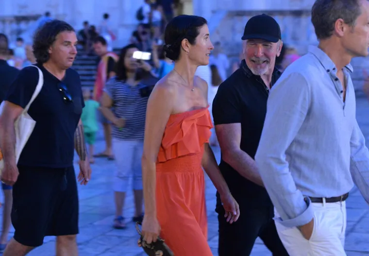 Adam Clayton i The Edge sa suprugama pro&scaron;etali Stradunom