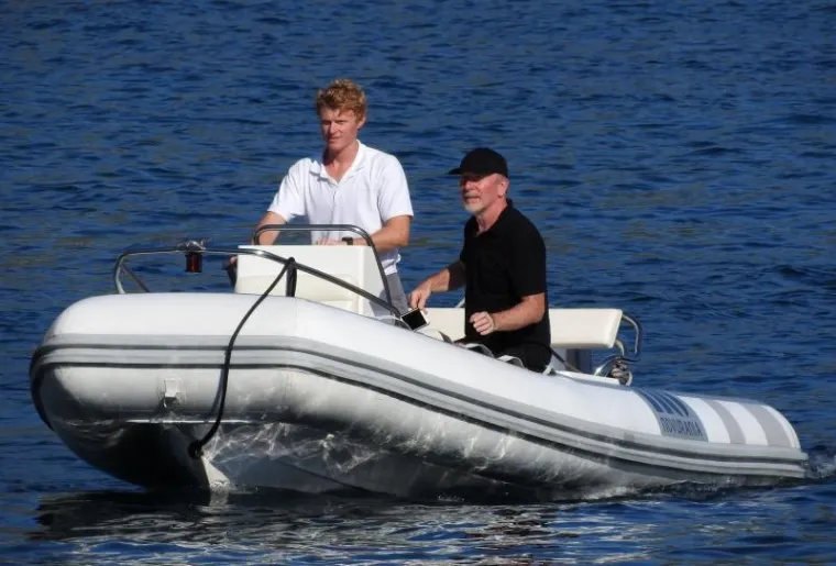 Edge je jučer došao u Dubrovnik u luku po prijatelja koji im se pridružio na odmoru.