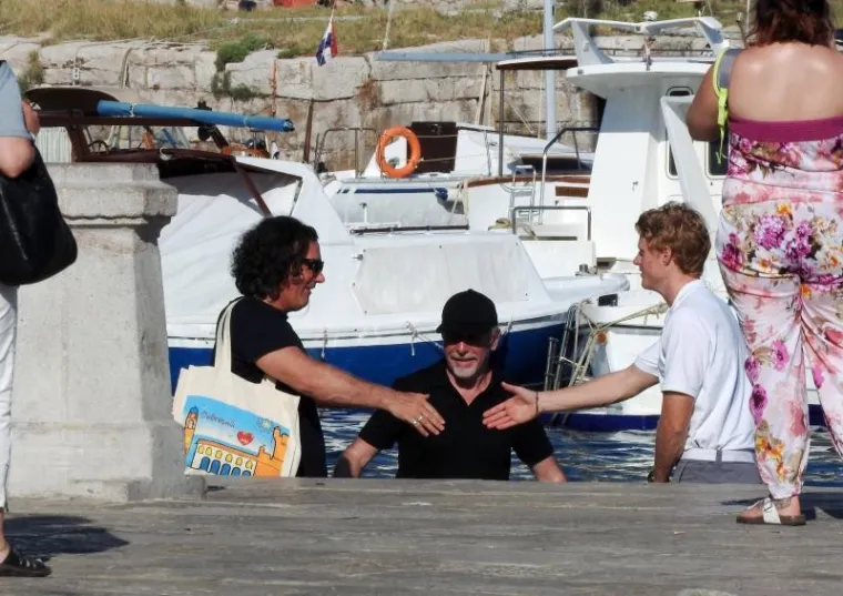 Edge je jučer došao u Dubrovnik u luku po prijatelja koji im se pridružio na odmoru.