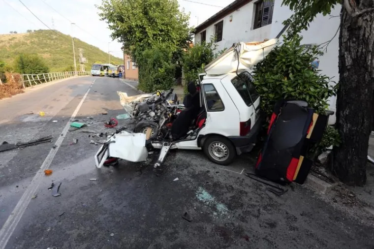 STRAŠNA NESREĆA U RIJECI: Djevojka poginula u podlijetanju auta pod kamion