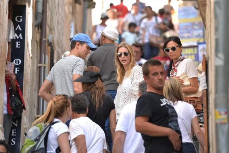 KĆI DONALDA TRUMPA U DUBROVNIKU: Lijepa Ivanka s mužem &scaron;etala gradom i obavila neuobičajeni &scaron;oping
