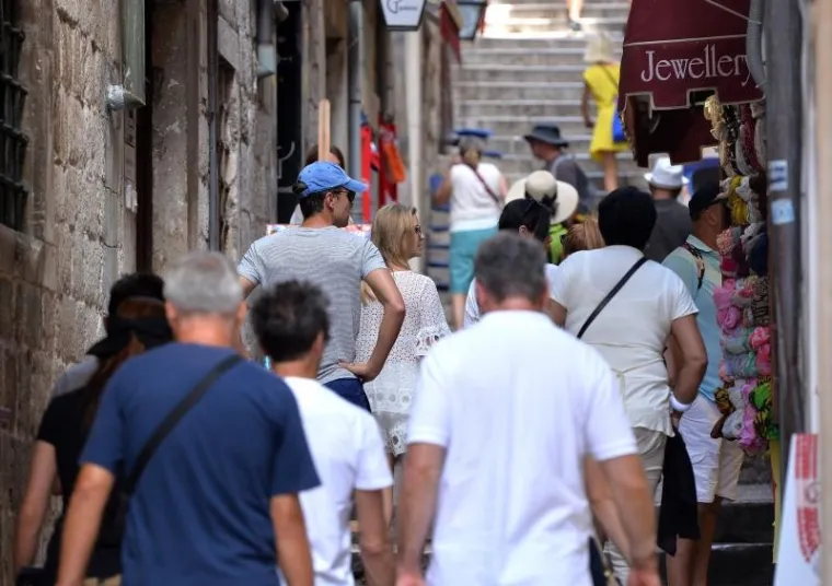 KĆI DONALDA TRUMPA U DUBROVNIKU: Lijepa Ivanka s mužem &scaron;etala gradom i obavila neuobičajeni &scaron;oping