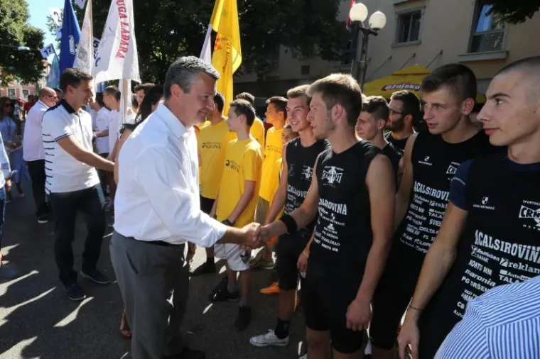 Politička elita na Maratonu lađa u Metkoviću