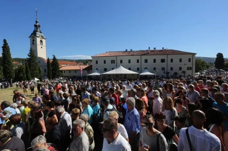RIJEKE LJUDI NA MARIJANSKIM SVETIŠTIMA: Pogledajte kako su građani obilježili blagdan Velike Gospe