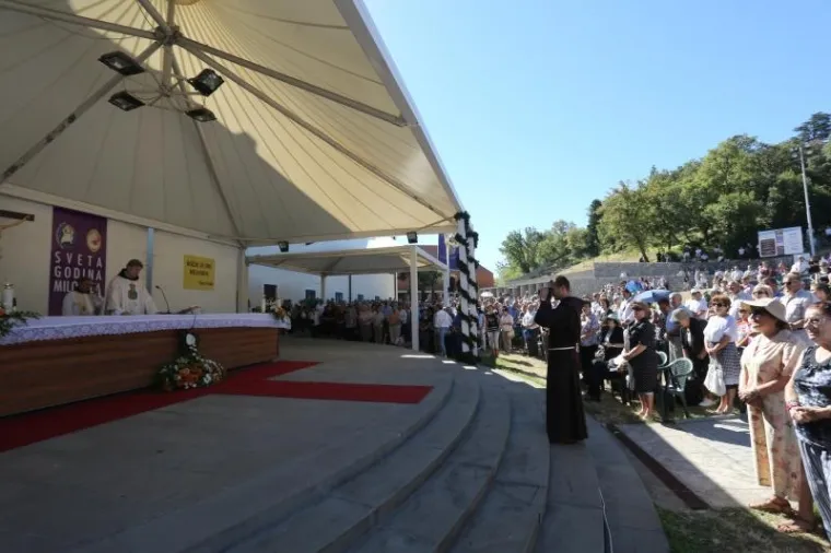 RIJEKE LJUDI NA MARIJANSKIM SVETIŠTIMA: Pogledajte kako su građani obilježili blagdan Velike Gospe