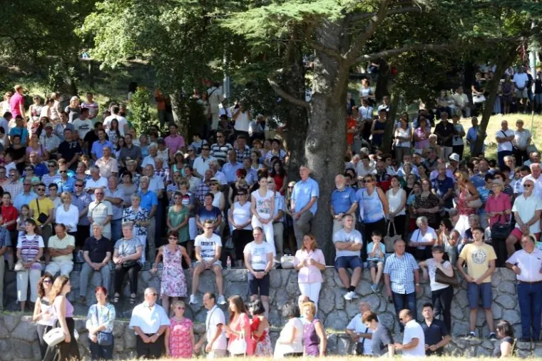 RIJEKE LJUDI NA MARIJANSKIM SVETIŠTIMA: Pogledajte kako su građani obilježili blagdan Velike Gospe