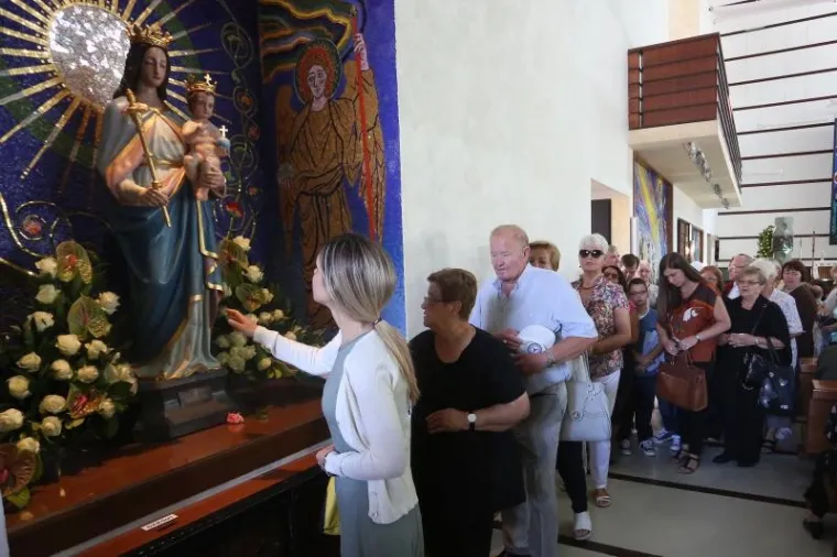 RIJEKE LJUDI NA MARIJANSKIM SVETIŠTIMA: Pogledajte kako su građani obilježili blagdan Velike Gospe