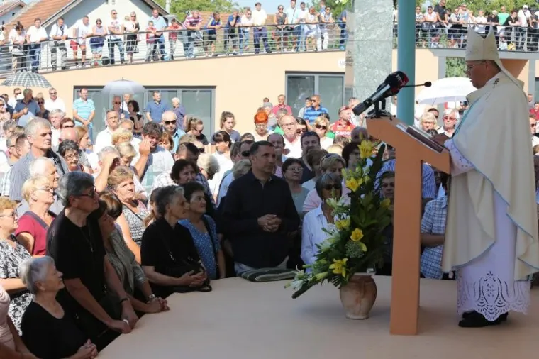 RIJEKE LJUDI NA MARIJANSKIM SVETIŠTIMA: Pogledajte kako su građani obilježili blagdan Velike Gospe